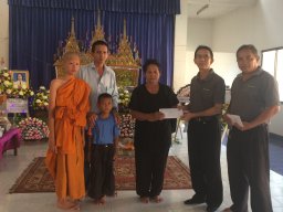 ผู้จัดการสหกรณ์ออมทรัพย์ครูนราธิวาส จำกัด มอบเงินช่วยเหลือศพแก่ทายาทนางจินตนา จันทร์แก้ว