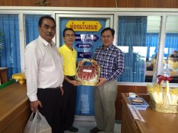 สหกรณ์ออมทรัพย์ครูนราธิวาส จำกัด มอบกระเช้าวันปีใหม่ แก่ผอ.สพป นธ.1