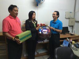 ธนาคาร ธกส มอบของขวัญปีใหม่ 2557 แก่สหกรณ์ออมทรัพย์ครูนราธิวาส จำกัด